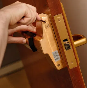Belmont Locksmith Store Belmont, MA 617-859-6732 - 20a-new-locks-installation